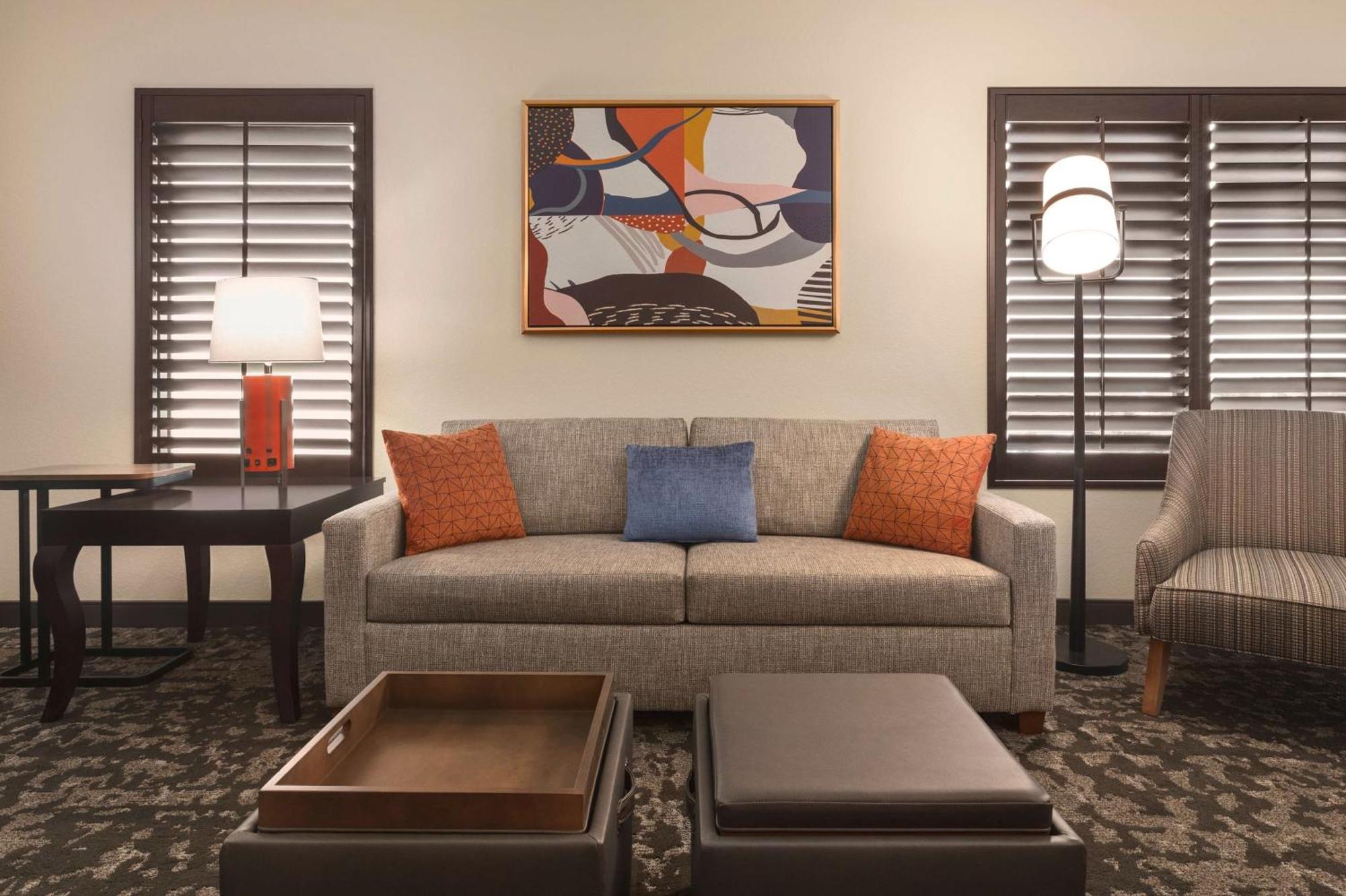 King Corner Suite with City View - Non-Smoking