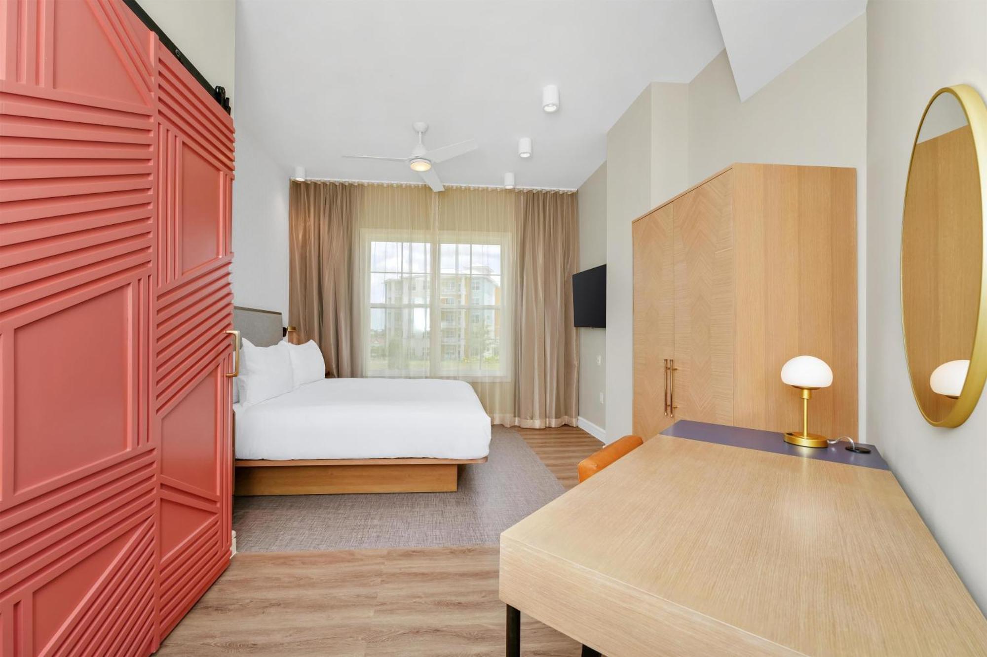 Two-Bedroom Corner King Suite with Two Queen Beds and Sofa - Kitchen